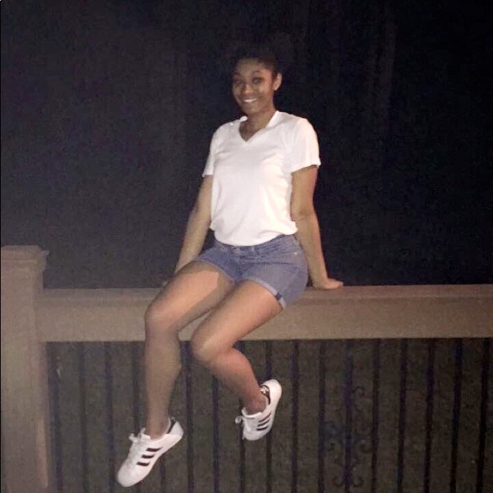 Meet your Posher, Deneishia